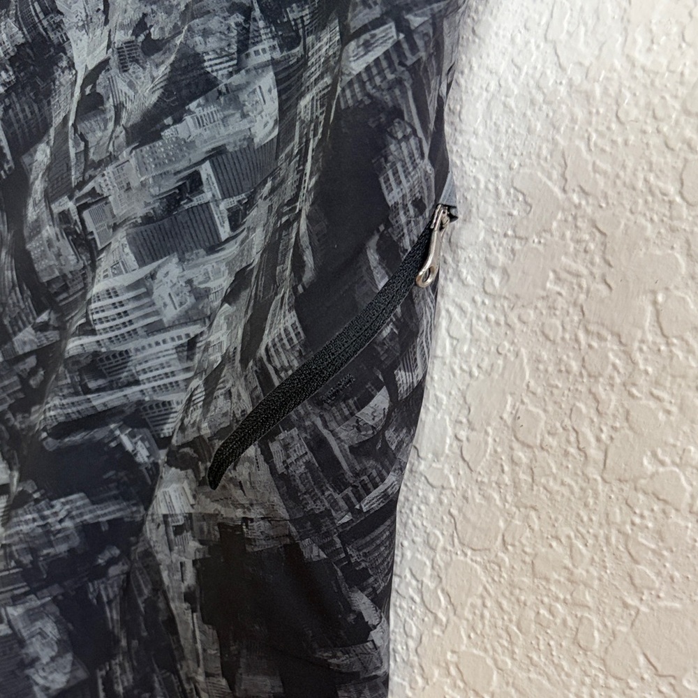 Lululemon,Size 40,Men's Black and Gray Swim Shorts - Picture 4 of 17